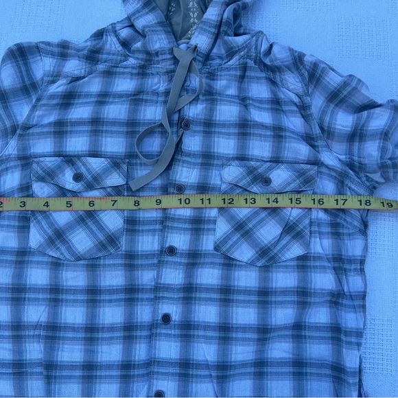 Columbia long sleeve shirt and Roll tab sleeve with hoodie - Picture 2 of 10